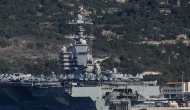 Οι Ιρανοί διακωμωδούν την βλάβη στις τουαλέτες και την εκκένωση στην Κρήτη του βόθρου του αεροπλανοφόρου «Ford»