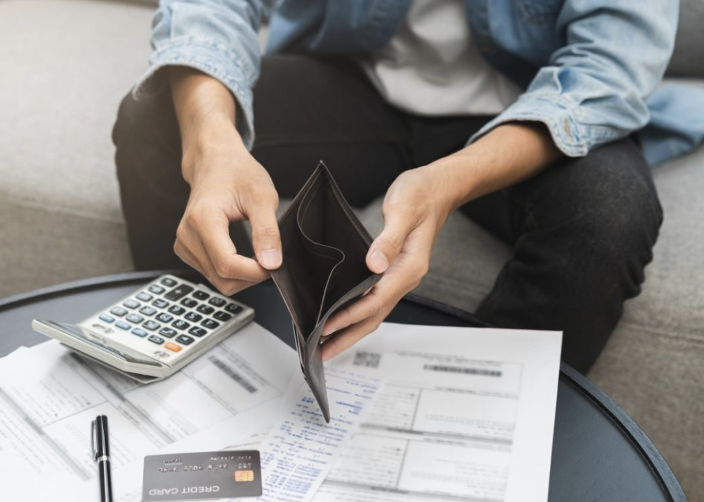 Ούτε 800 ευρώ τα «καθαρά» που θα μπαίνουν στην τσέπη μας από την αύξηση στον κατώτατο μισθό!