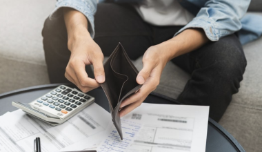 Ούτε 800 ευρώ τα «καθαρά» που θα μπαίνουν στην τσέπη των εργαζομένων από την αύξηση στον κατώτατο μισθό!