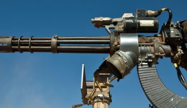 Βίντεο: Οι Ουκρανοί καταρρίπτουν ρωσικό drone Shaded με M134 Minigun με λέιζερ