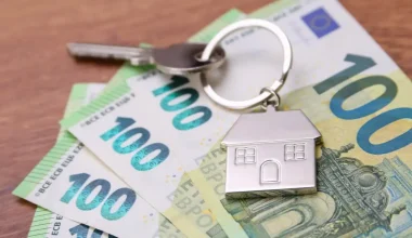 Η αλήθεια για την «αύξηση» του κατώτατου μισθού: Μειώνεται σταθερά το διαθέσιμο εισόδημα των Ελλήνων