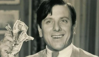 Α.Κατσαβού: «Σήμερα η σκέψη μας είναι στη μνήμη του» – Η ανάρτηση για τα έξι χρόνια από το θάνατο του Κώστα Βουτσά