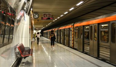 Συνελήφθη 16χρονος που έκλεψε χρυσή αλυσίδα μέσα στο μετρό και την… κατάπιε