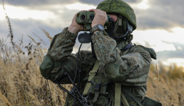 Πώς Ρώσος στρατιώτης που τραυματίστηκε σοβαρά στο πόδι όταν πάτησε νάρκη έσωσε τον φίλο του!