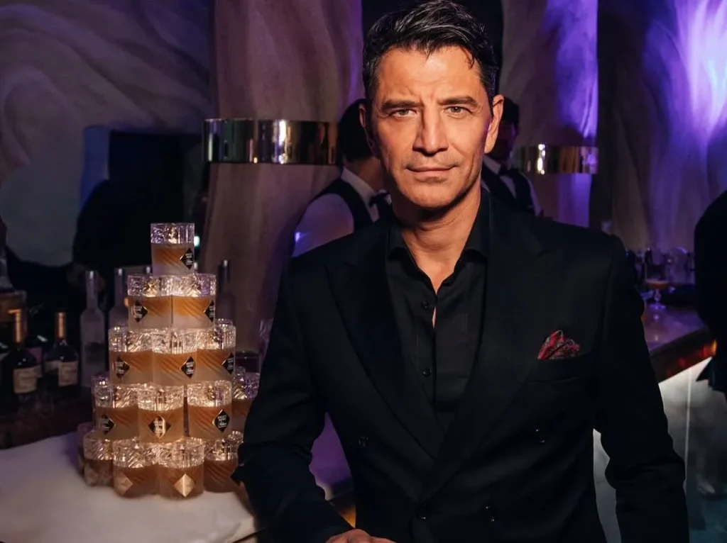 Πασχάλης για Σ.Ρουβά: «Ποπ τραγουδάει αλλά εγώ έχω τα πρωτεία του δημιουργού της ποπ» (βίντεο)