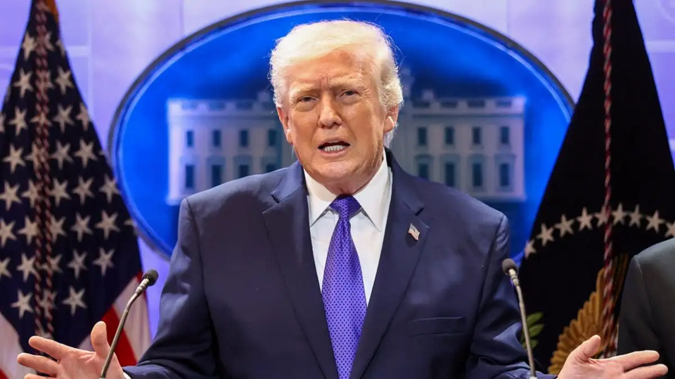 Ν.Τραμπ προς μουσουλμάνες βουλευτές: «Μπείτε σε μια βάρκα και γυρίστε από εκεί που ήρθατε μαζί με τον Ντε Νίρο»