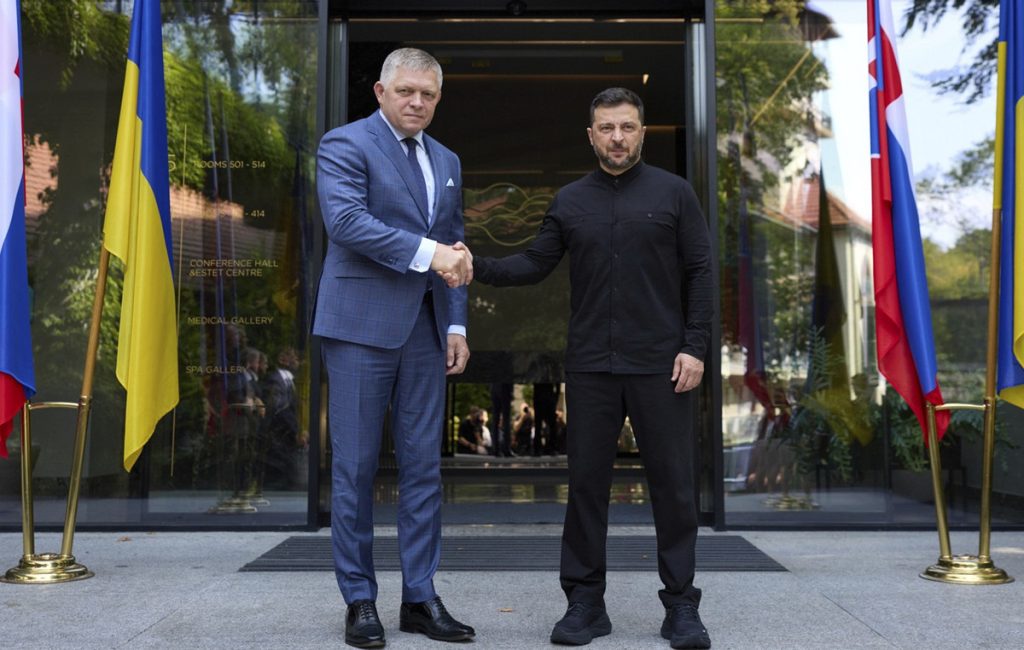 Ζελένσκι και  Φίτσο   συμφώνησαν να συναντηθούν για το θέμα του ρωσικού αγωγού που κρατά κλειστό το Κίεβο