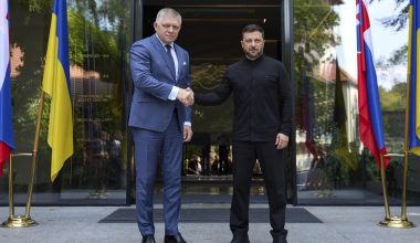 Ζελένσκι και  Φίτσο   συμφώνησαν να συναντηθούν για το θέμα του ρωσικού αγωγού που κρατά κλειστό το Κίεβο