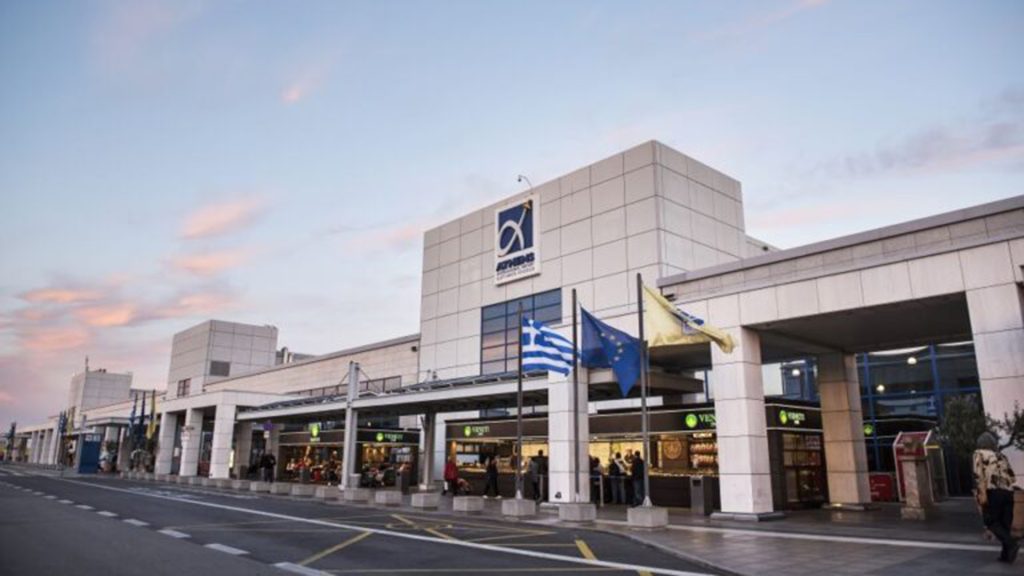 Αιφνίδιος θάνατος 67χρονης ΑμεΑ στο «Ελ.Βενιζέλος»: Έχασε την ισορροπία της κατά την αποβίβαση