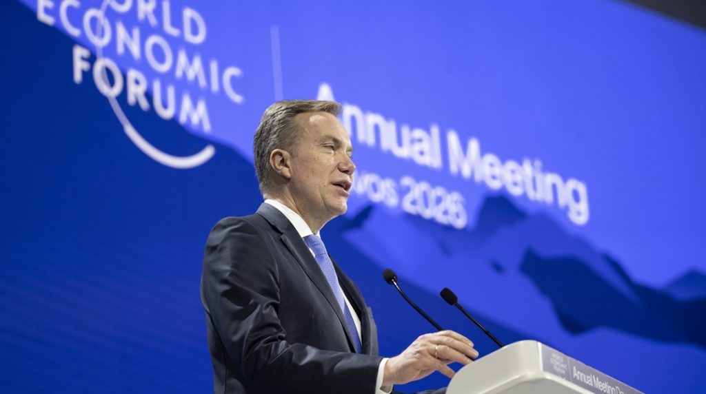 Παραιτήθηκε ο επικεφαλής του Παγκόσμιου Οικονομικού Φόρουμ λόγω διασυνδέσεων με τον Έπσταϊν!