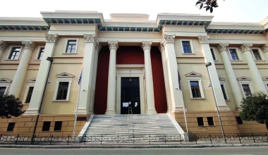 Πάτρα: Eκκενώνεται το Δικαστικό Μέγαρο μετά από τηλεφώνημα για βόμβα