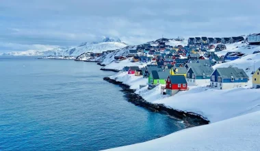Γροιλανδία: Oι πάγοι λιώνουν αλλά η στάθμη της θάλασσας «πέφτει» – Τι λένε οι επιστήμονες για το περίεργο φαινόμενο