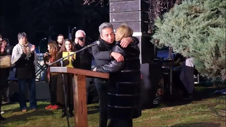 Τέμπη: «Το παιδί μου λοιδορήθηκε όσο τίποτε» λέει η μητέρα του μηχανοδηγού