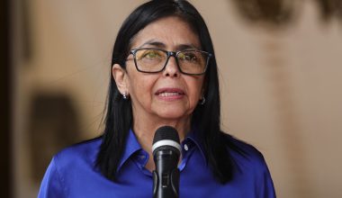 Βενεζουέλα: Έκκληση της Νέλσι Ροντρίγκεζ προς τον Ν.Τραμπ – «Οι ΗΠΑ να άρουν τις κυρώσεις – Πρέπει να ανασάνουμε»