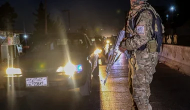 Τρομακτικό βίντεο: Βομβιστής αυτοκτονίας των Ταλιμπάν σκοτώνει σκοτώνει τέσσερεις αστυνομικούς του Πακιστάν