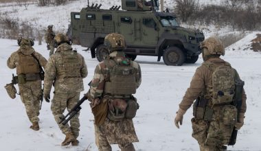 Οι Ρώσοι κατέστρεψαν το μοναδικό εναπομείναν κτήριο της 32ης ουκρανικής Ταξιαρχίας κοντά στο Ποκρόβσκ (βίντεο)