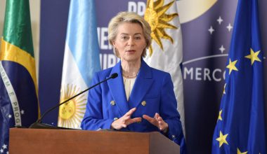 Η Ούρσουλα φον ντερ Λάιεν αγνοεί το Ευρωκοινοβούλιο και ενεργοποιεί «προσωρινά» την συμφωνία EE-Mercosur!