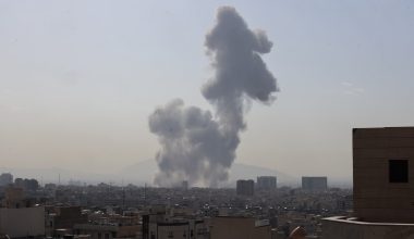 Βίντεο: Συντρίμμια ιρανικού πυραύλου έπεσαν σε κατοικημένη περιοχή στη Ντόχα