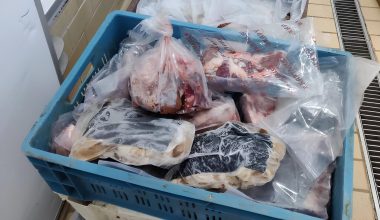 Η Περιφέρεια Αττικής κατάσχεσε 5,6 τόνους ακατάλληλων τροφίμων (φώτο)