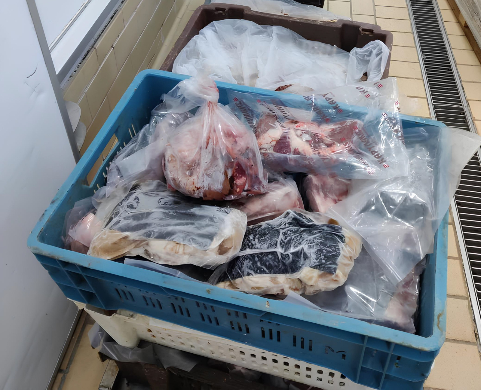 Η Περιφέρεια Αττικής κατάσχεσε 5,6 τόνους ακατάλληλων τροφίμων (φώτο)