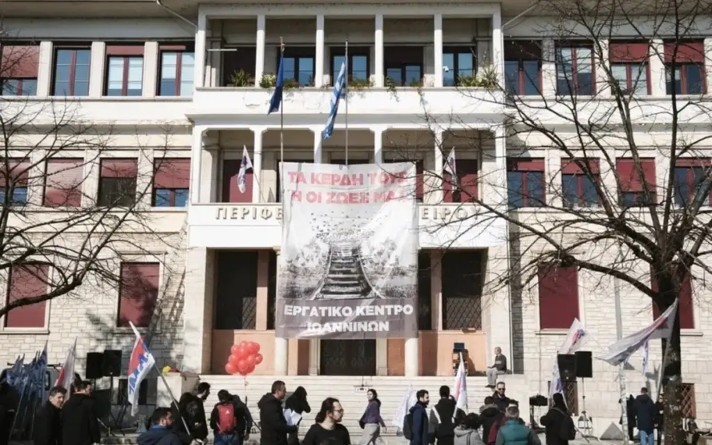 Τέμπη: Πλήθος κόσμου στις συγκεντρώσεις σε Κρήτη, Πάτρα, Λάρισα και Ιωάννινα – Δείτε εικόνες