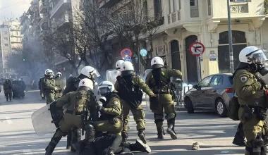 Θεσσαλονίκη: Επεισόδια στην Αγίου Δημητρίου μετά τη συγκέντρωση για τα Τέμπη (βίντεο)