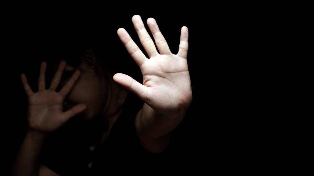 Θεσσαλονίκη: Συνελήφθη αλλοδαπός που ξυλοφόρτωσε άγρια την σύζυγό του μπροστά στα ανίψια τους