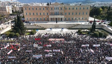 Μέγα πλήθος και μέγα πάθος στα συλλαλητήρια υπέρ της Δικαιοσύνης στο έγκλημα των Τεμπών σε όλη την Ελλάδα