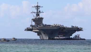 Η Τεχεράνη ισχυρίζεται ότι εκτόξευσε 4 βαλλιστικούς πυραύλους κατά του  USS Abraham Lincoln