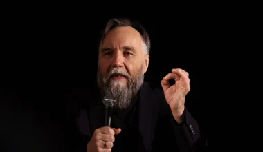 Βαρυσήμαντο μήνυμα Αλεξάντερ Ντούγκιν: «Αν πέσει το Ιράν τότε η Ρωσία θα είναι η επόμενη»