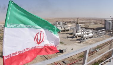 Το Ιράν έχει αποθηκευμένο πετρέλαιο για 80 ημέρες – Πλήγματα στις εξέδρες θα κλείσουν τα Στενά του Ορμούζ