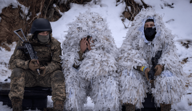 Σαν σε video game: Μέσα σε λίγα δεύτερα Ρώσοι σηκώνουν στον αέρα κρησφύγετο με Ουκρανούς στρατιώτες (βίντεο)