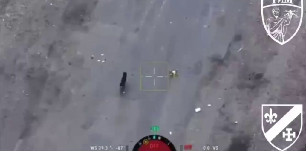 Ζαπορίζια: Σκυλί πλησιάζει drone που βρισκόταν στο έδαφος και το… ουρεί «επιδεικτικά» (βίντεο)