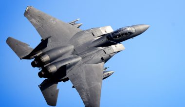 Βίντεο: Η στιγμή που Αμερικανός πιλότος F-15 που καταρρίφθηκε στο Κουβέιτ από… φίλια πυρά περισυλλέγεται ζωντανός