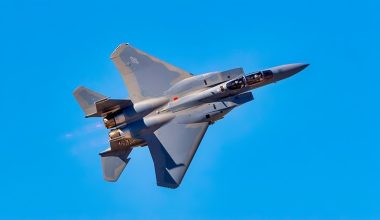 Bίντεο: H στιγμή που κάτοικοι στο Κουβέιτ βοηθούν Αμερικανίδα πιλότο μετά την κατάρριψη F-15