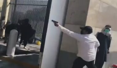 Οι Αμερικανοί Πεζοναύτες του προξενείου στο Καράτσι πυροβόλησαν κατά των διαδηλωτών