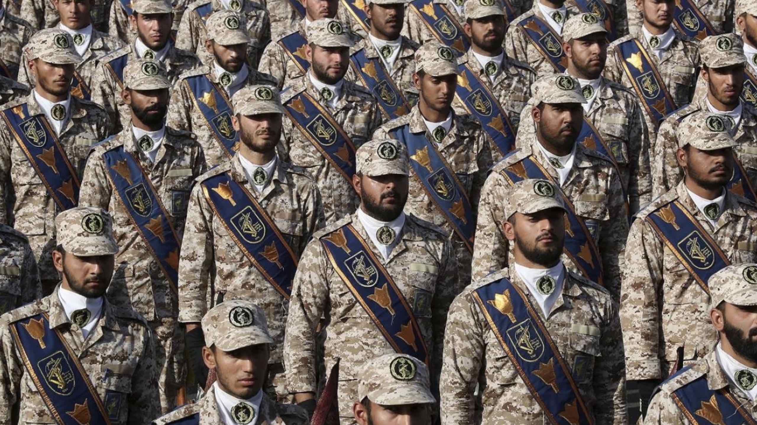 Το Ιράν απειλεί «να πυρπολήσει οποιοδήποτε πλοίο επιχειρήσει να διασχίσει τα Στενά του Ορμούζ»