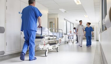 Πόσα βγάζει μια νοσοκόμα στην Ολλανδία; – Ισπανίδα αποκαλύπτει τον μισθό της (βίντεο)