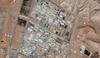 Ιράν: Ισχυρές εκρήξεις κοντά σε πυρηνική εγκατάσταση και αεροπορική βάση στο Ισφαχάν