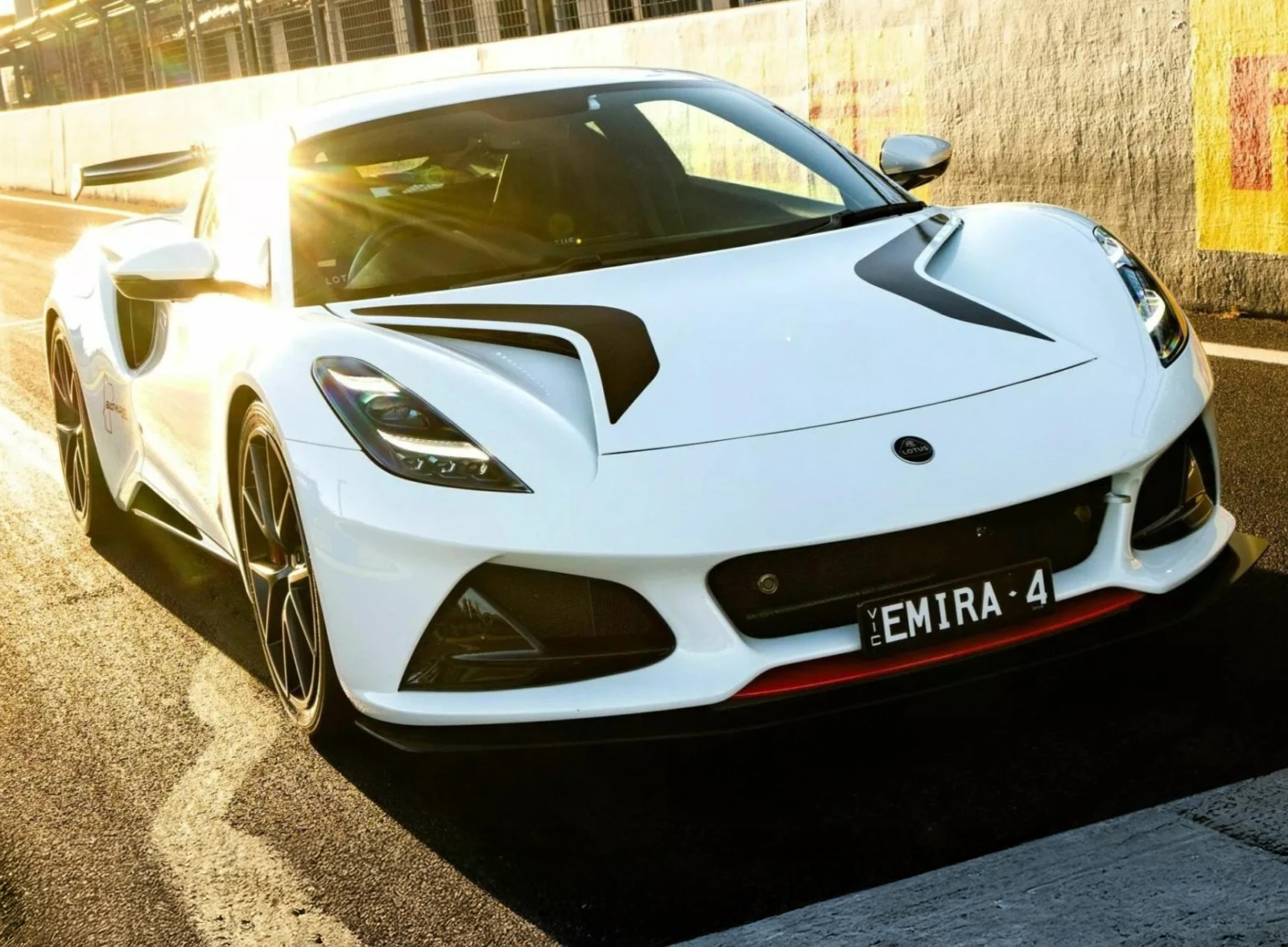 Η ταχύτερη Lotus Emira δεν φτιάχνεται στη Βρετανία