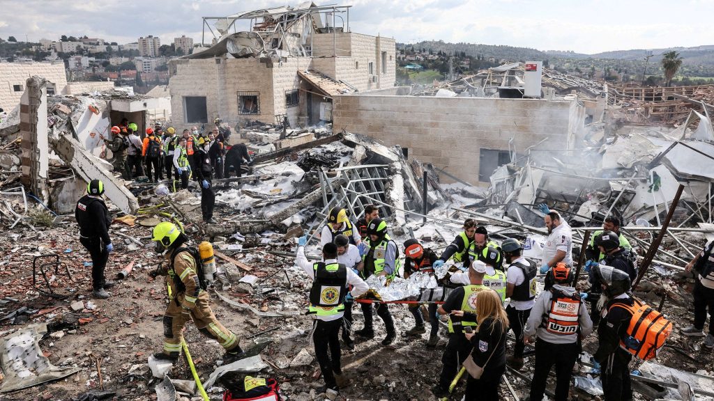 Βίντεο: Εικόνες καταστροφής σε Ιερουσαλήμ, Τελ Αβίβ & κεντρικό Ισραήλ από την θύελλα βαλλιστικών πυραύλων του Ιράν!