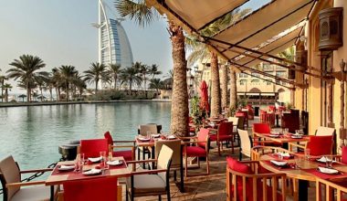 Tουρίστες στο Ντουμπάι τρέχουν πανικόβλητοι αφού μπέρδεψαν τον ήχο του κανονιού του Ιφτάρ με πυραυλική επίθεση!