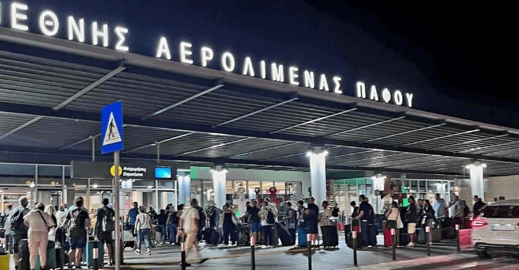 Σε πλήρη επιφυλακή η Κύπρος: Εκκενώνεται και το αεροδρόμιο της Πάφου για προληπτικούς λόγους