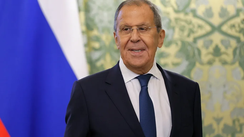 Σ.Λαβρόφ: «Επιτακτική» η ανάγκη για συζήτηση ανάμεσα στις «πέντε πυρηνικές δυνάμεις»