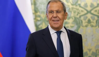 Σ.Λαβρόφ: «Επιτακτική» η ανάγκη για συζήτηση ανάμεσα στις «πέντε πυρηνικές δυνάμεις»