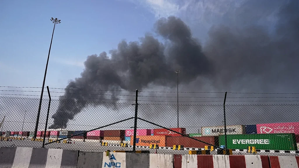 ΗΑΕ: Ιρανική επίθεση με drones κατά υποδομών αποθήκευσης πετρελαίου στη Φουτζέιρα (βίντεο)