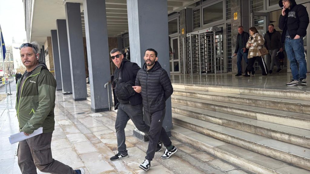 Θεσσαλονίκη: Μετανιωμένος λέει τώρα ότι είναι ο 34χρονος που ξυλοφόρτωσε την σύντροφό του – Οδηγήθηκε στη φυλακή