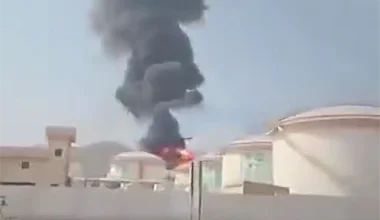 Φουτζέιρα: Φλέγονται οι πετρελαιοπηγές – Μαύρος καπνός καλύπτει τον ορίζοντα