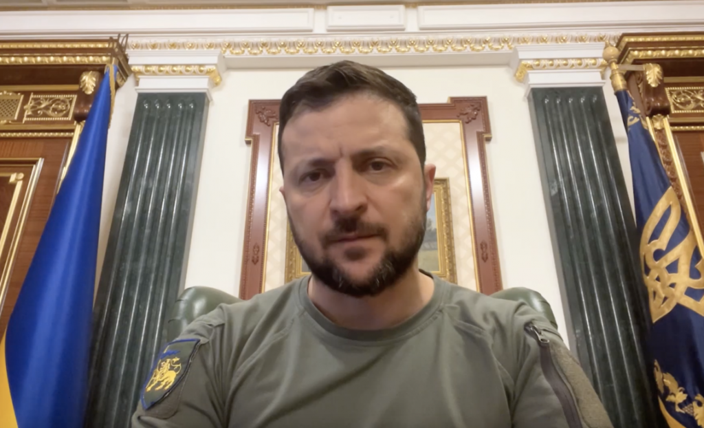 Ο Ζελένσκι εκμεταλλεύεται ακόμη και τον πόλεμο στη Μέση Ανατολή για να παραμένει στη δημοσιότητα