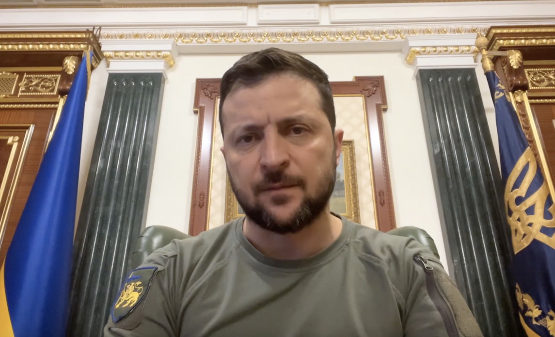 Ο Ζελένσκι εκμεταλλεύεται ακόμη και τον πόλεμο στη Μέση Ανατολή για να παραμένει στη δημοσιότητα